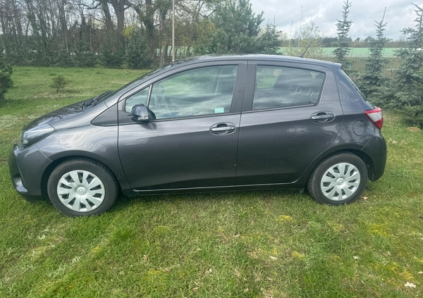 Toyota Yaris cena 52500 przebieg: 13636, rok produkcji 2020 z Świecie małe 46